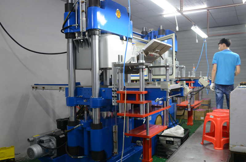 美国客户前来草莓视频色板APP官网下载确认订单进度