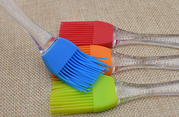 硅胶制品厂是如何生产硅胶刷子的，硅胶刷子的作用是什么