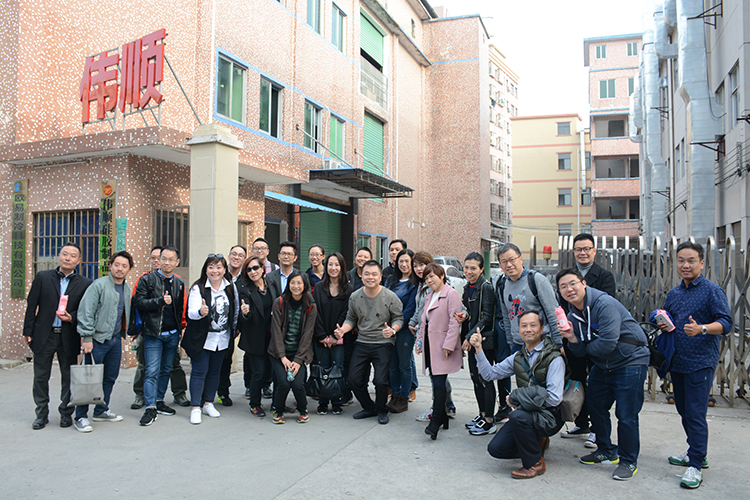 草莓视频色板APP官网下载厂区大合影