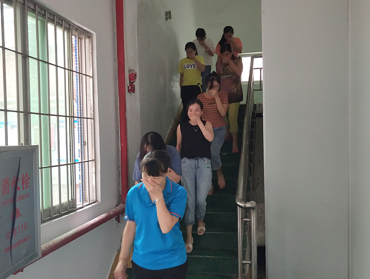 草莓视频色板APP官网下载硅胶制品厂进行例行消防演习