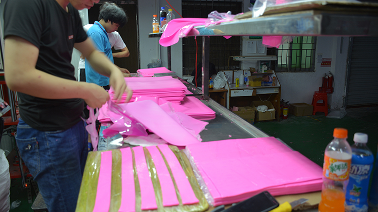 硅胶揉面垫生产车间图 硅胶揉面垫生产车间图